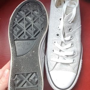 Womens size 8 light gray converse shoes